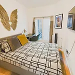 Immaculate Covent Garden Apartment